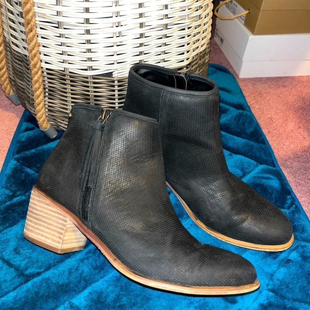 Treasure & Bond Black Booties Sz 8